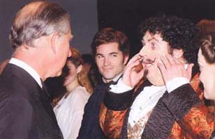 Затылок Принца Уэльского, граф Фоско, наблюдает Хартрайт (Мартин Крюс).