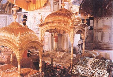 Gold Temple in Amritsara. Punjab.